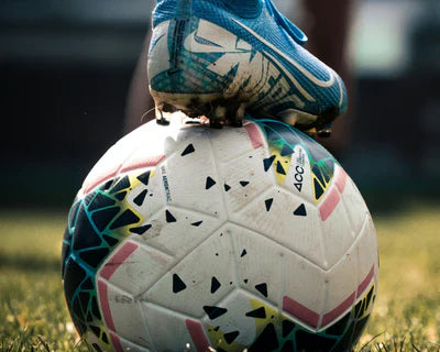 Lot De 2 Ballons De Football Taille 5 - Cuir PU Noir Et Blanc, Entraînement Pro, Adaptés à Tous Les Terrains