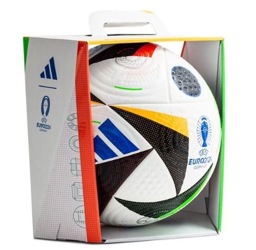Balón de fútbol oficial de Adidas para la Eurocopa 2024