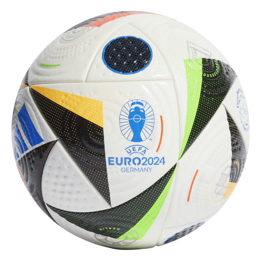 Balón de fútbol oficial de Adidas para la Eurocopa 2024